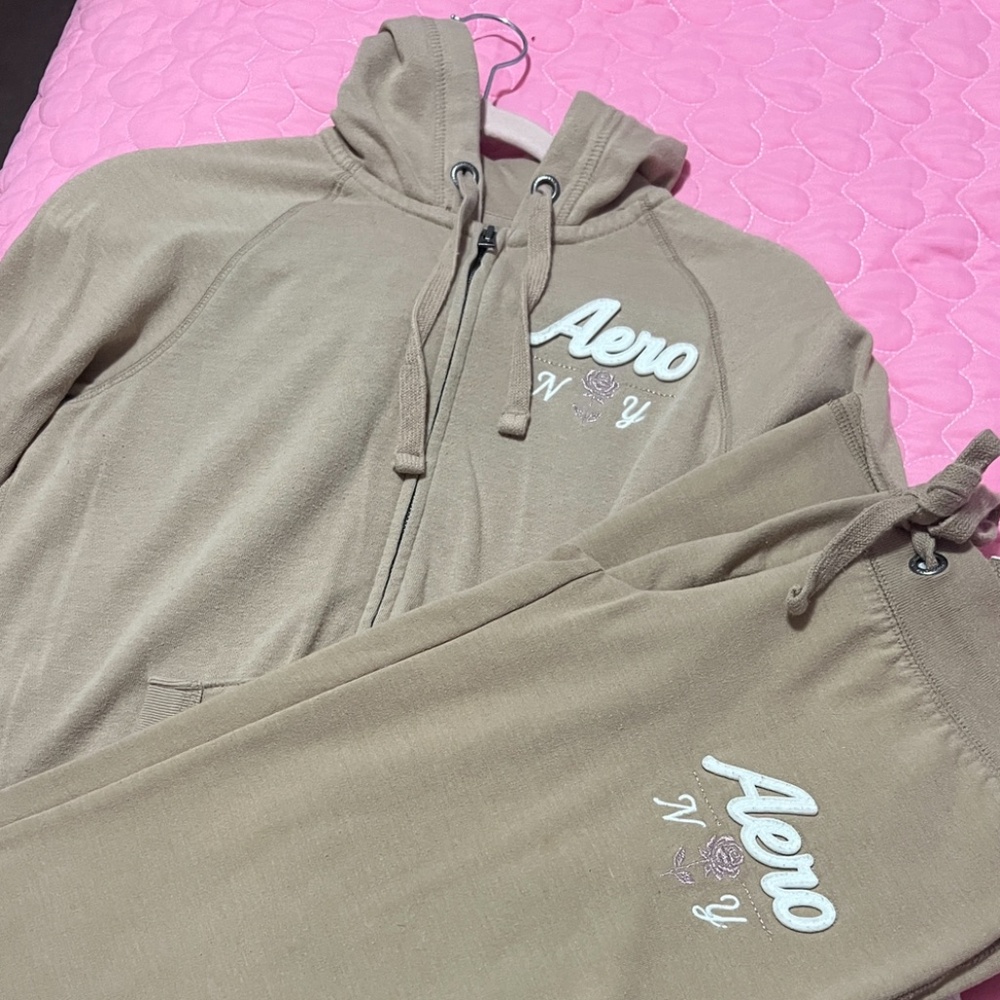 Aeropostale 2 tan/beige rose piece set